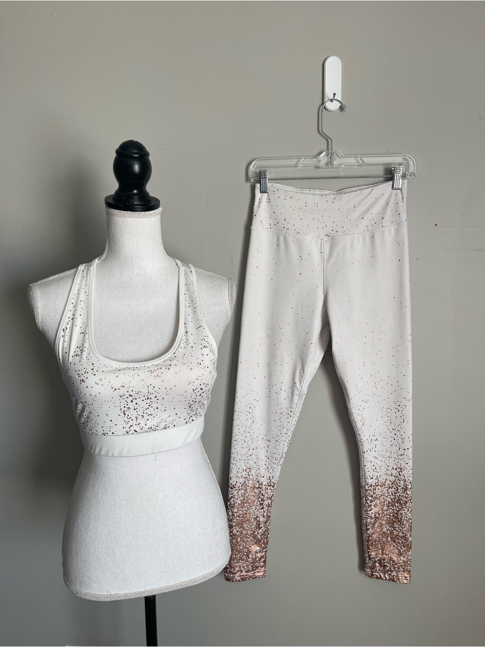 FASHION NOVA SPORT White and Rose Gold Metallic Gradient Active Set Sz L